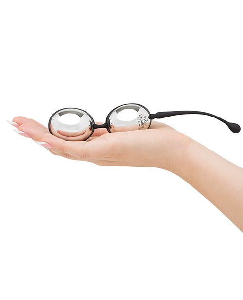 Cincuenta sombras de Grey Silver Jiggle Balls - Mejora el placer y fortalece los músculos Product Image.