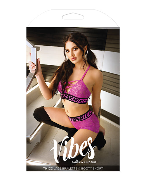 Conjunto de bralette de encaje rosa y pantalones cortos estilo botín de Vibes Product Image.