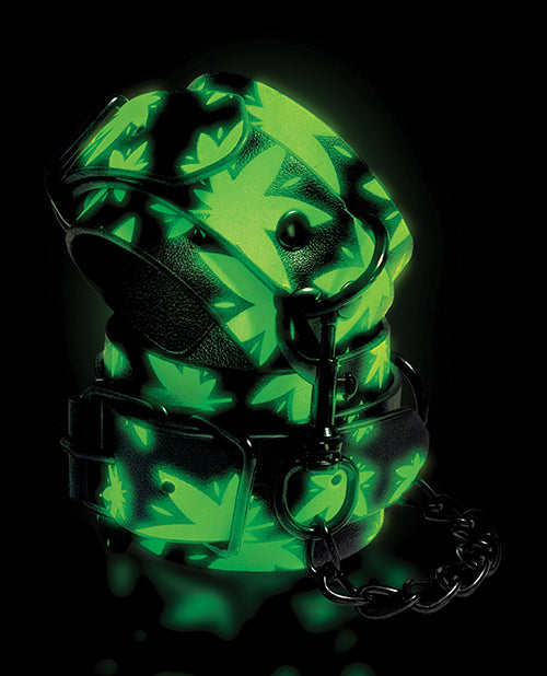 Muñequeras de cannabis que brillan en la oscuridad Stoner Vibes Product Image.