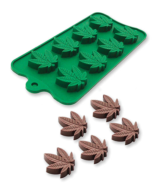 Encantador molde de silicona para hielo y dulces de cannabis Product Image.