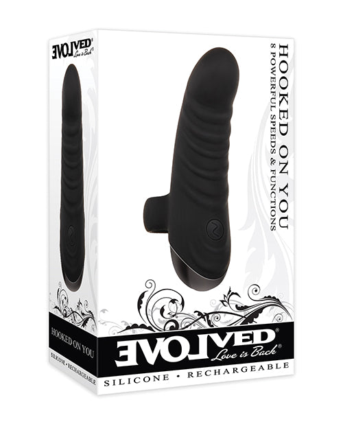 Vibrador de dedo curvo Hooked on You Evolved - Negro: el compañero de placer definitivo Product Image.