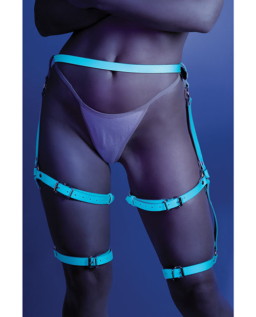 Arnés de pierna azul claro que brilla en la oscuridad con junta tórica y herrajes - featured product image.
