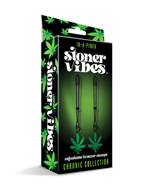 Pinzas para pezones con dije de cannabis que brillan en la oscuridad Stoner Vibes - featured product image.