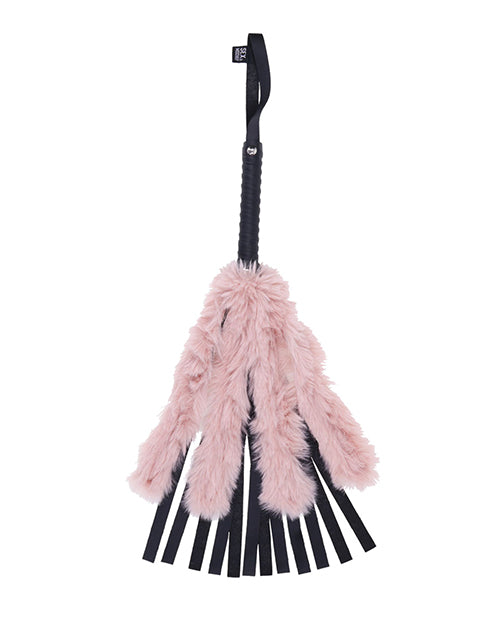 Brat Faux Fur Flogger: kit de juego de impacto sensual - featured product image.