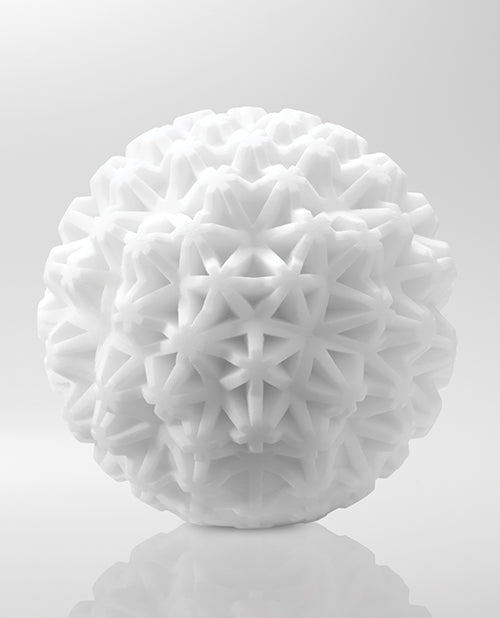 TENGA GEO Coral - Blanco: Placer elegante, extensible y reutilizable Product Image.